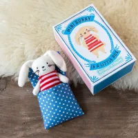 MINI BUNNY IN A BOX - MINI-HASE IN EINER BOX - BY REX LONDON